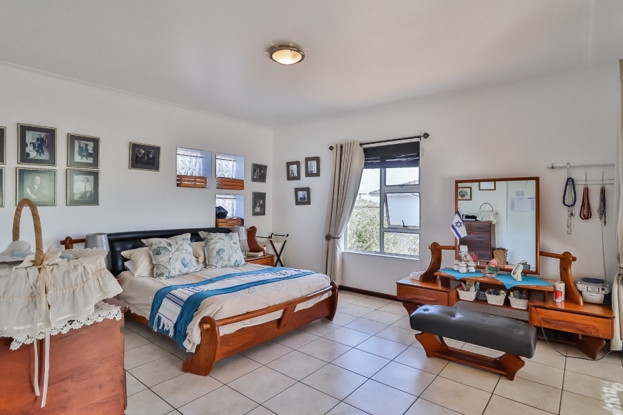 7 Bedroom Property for Sale in Country Club Western Cape